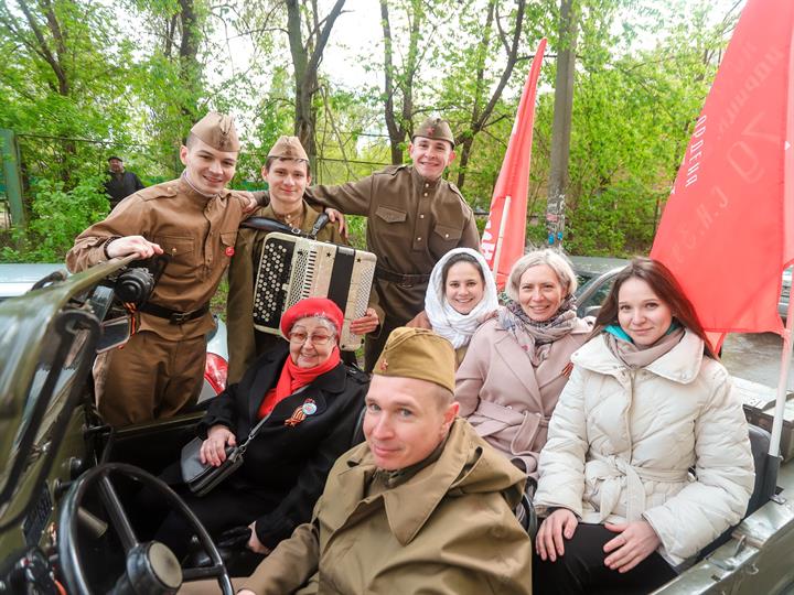 СТУДЕНТЫ КГЭУ ПОЗДРАВИЛИ ВЕТЕРАНОВ С ДНЁМ ПОБЕДЫ