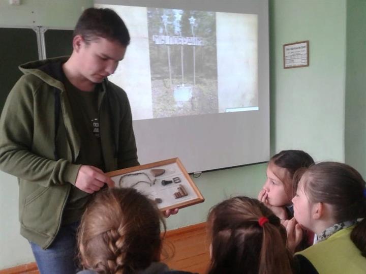 АКТИВИСТЫ "ПОИСКОВОЙ ТРОПЫ" ПООБЩАЛИСЬ СО ШКОЛЬНИКАМИ МЕНЗЕЛИНСКОГО РАЙОНА